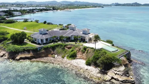 The Great House, Stunning 4-Bedroom Coastal Retreat with Panoramic Ocean Views - Хоумстей