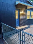 MANHATTAN MODERN: Large 3 bed, Fenced yard-Parking - Homestays