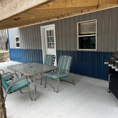 Scenic lodge near Perry, MO perfect for fishing…boating…hunting…relaxing
