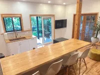 Private Apartment with Spa Bathroom - heated floors, jetted tub, wifi, kitchen - Jacuzzi