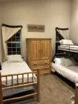 Wilderness&Wanderlust. WiFi, pool access, trails,lake,town.Cabin life elevated. - Chalets