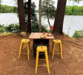 MOONDOG RETREAT: Tranquil Lakefront Cottage