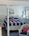 Waterfront Quiet Retreat, Plymouth, Pet Paradise, Private Beach, Sleeps 4