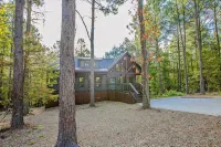 Elegant Couples Cabin, Magnolia Design, 5-Star Amenities - 4-Star