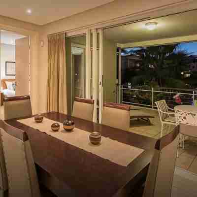 Luxurious, Spacious & Secure V&A Waterfront Apt Dining/Meeting Rooms
