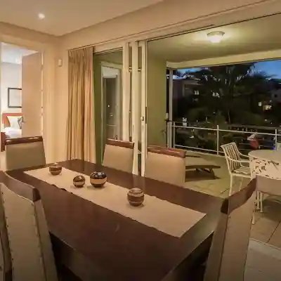 Luxurious, Spacious & Secure V&A Waterfront Apt Dining/Meeting Rooms