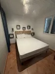 Close to Soulac/sea air-conditioned chalet, heated indoor swimming pool, jacuzzi