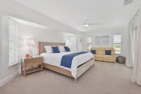 NEW!! PARADISE! MODERN-WATERFRONT-LARGE HEATED POOL-5 MIN TO FISHVILLE