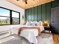 New Mtn View Cabin with Hot Tub and Games Hotels in Bethel