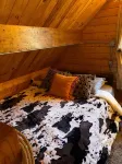 Cabin In the Trees In historic Jim Thorpe, on the side of Flagstaff Mountain - 3-Star