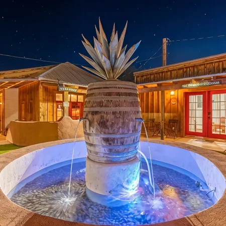 China Mary Inn: "Doc Holliday Suite" Charming 2-bedroom in heart of Tombstone