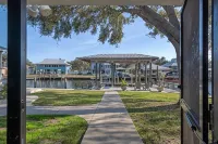 River's Edge Retreat-3/3.5, sleeps 9, waterfront with dock! Newly Remodeled! - 2-Star