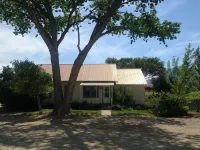 Beautiful Farmhouse- Sleeps up to 7.
