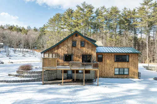 Spacious 5-bedroom chalet with AC and WiFi in charming Chester