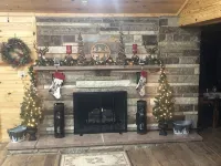 CNU 10 min. Sevierville 45 min.  Private dock, kayaks, fire pit. Ample Parking