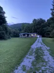 Trailer and pet-friendly! Hot tub! Minutes to Windrock and Frozen Head! - Wifi