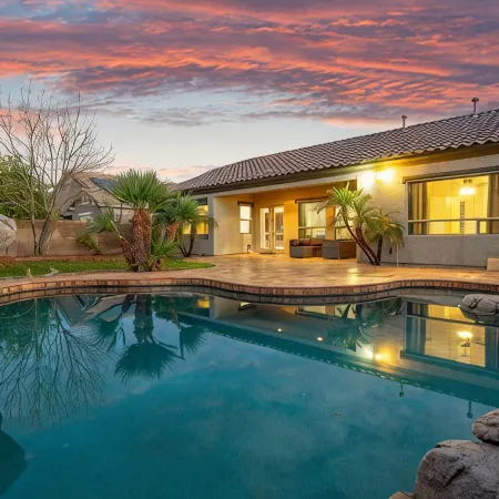 High End Home w/Heated & Cooled Pool, Fire Pit, Game Room and Golf Nearby