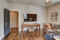 Historic 1880 2-Bedroom Downtown Apartment - 3-Star