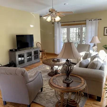 Charming 2-bedroom house in Fayetteville close to National Park and downtown.