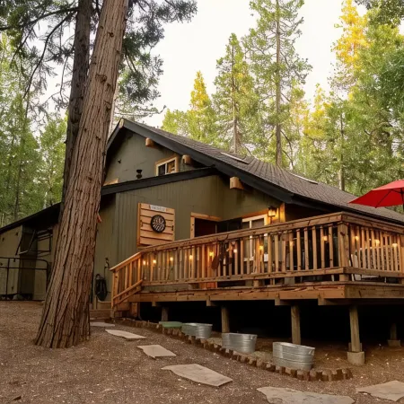 Arnold’s Cozy Cabin  – Rustic-Modern Retreat Near Big Trees & Bear Valley
