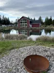 Gorgeous cabin, secluded fishing pond, swimming, paddling. Central for Daytrips! - 4-Star