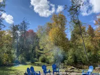 The perfect ADK log cabin getaway on 4 acres and 5 min. to town! - 샬레 호텔