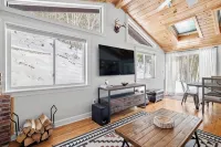 Cozy Private Chalet-Close to Skiing with Hot Tub-Pet Friendly - Alppimaja