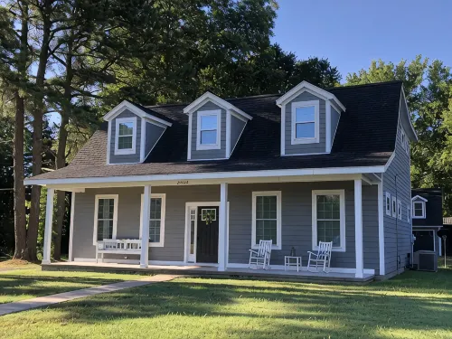 Newly Constructed Second Floor Modern Studio Apartment Unit 2 ~ Sleeps 6