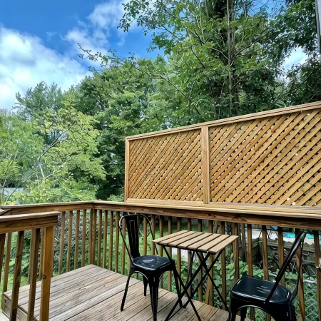 Modern 2BR Charmer Heart of BloNo