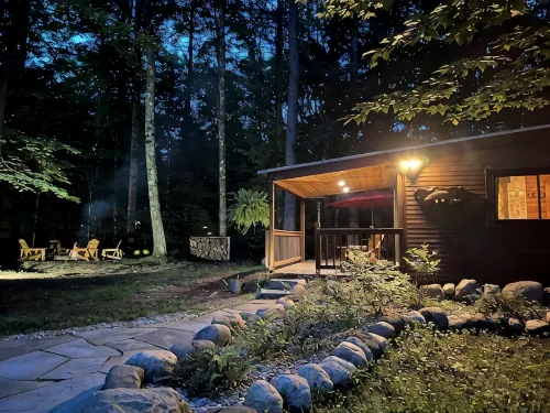 🐎賽馬場&溪畔靜居薩拉託加🌲 木屋 - 放鬆、徒步、購物與用餐！ - 木屋