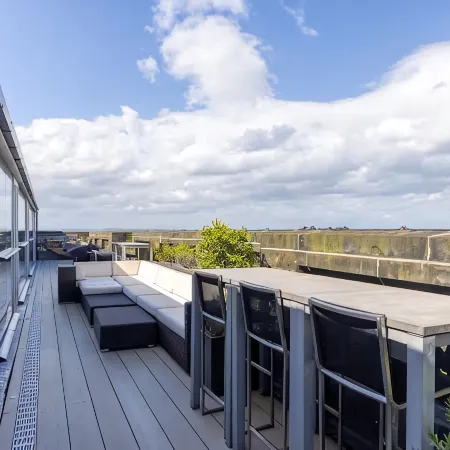 Joivy Beautiful Penthouse with Terrace & Jacuzzi