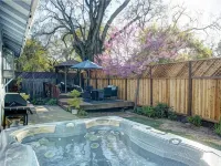 Heart of Wine Country, Cute Cottage w/Hot Tub Hotels in Windsor