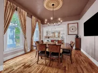Historic home half a mile from Downtown Denison and minutes to Lake Texoma. Ξενοδοχεία στην πόλη Denison