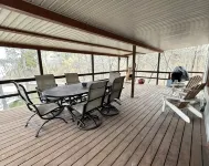 Updated 3 bedroom lakefront home offers privacy and comfort w dock on Grand Lake - 3 étoiles