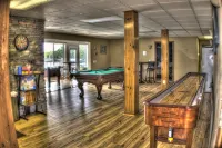 6600 sf, Beds for 33, Hot Tub, Theatre, Game Rm , Entertainers Dock, Great Views