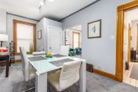 The Dubuque House - Historic Downtown Location - de charme