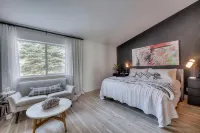 Panoramic Mountain View Retreat w/ Hot Tub - 3/3 Designer Home Hike and Bike!