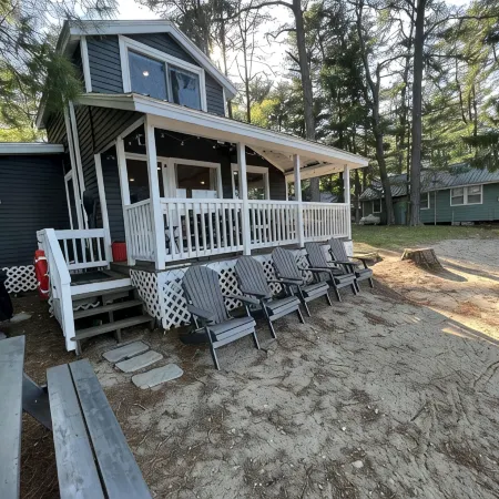 Cabin at Sunshine-Situated on the Sandy Shore of Long Lake