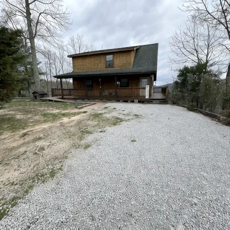 Lazy Bear Cottage-No Cleaning Fees & direct access to Brimstone
