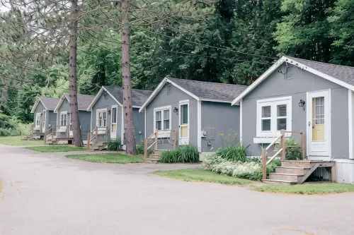 MaineStay Cottage #5 With Fireplace & Fully Stocked Kitchen in Hampden/Bangor