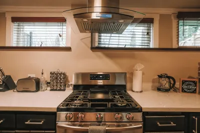 Warm & Cozy 2Br in Wallingford, Skyline Peek Hotels in Wallingford