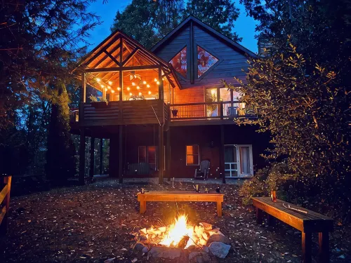 Watauga Lake Home! Hot tub, kayaks, Slip access & Mountain View!