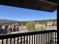 3/2 Condo. Mountain views. Easy access to Resort - vue sur la montagne