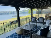 The Cozy Cabin on Lake Martin - Hytter