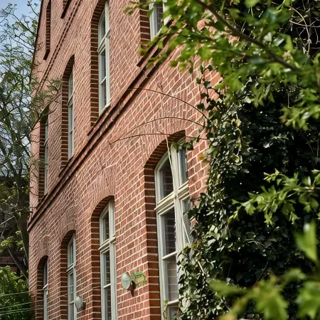 Complete guesthouse on the Finow Canal (former school from 1875) for 12 people