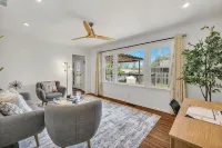 Golden Era Retreat-3 Miles to Expo-Fully-Fenced-Pet Friendly