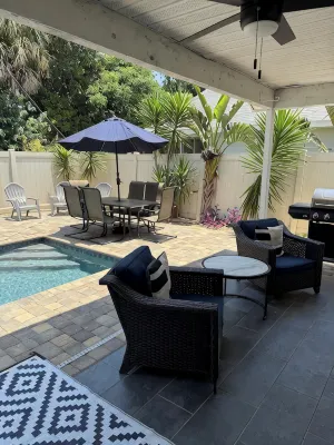Close to beach! Family-sized home with pool and hot tub. - 4성급
