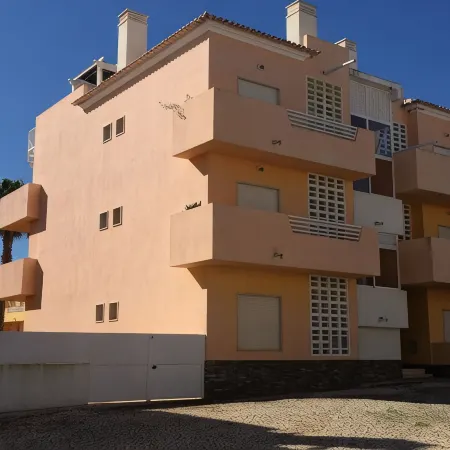 Luxurious apartment with sea view, swimming pool, private solarium, and 30 glowing reviews