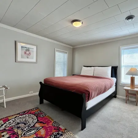 Spacious Farmhouse in Douglas; Walk to Downtown, Waterfront & Saugatuck! Hoteles en Douglas