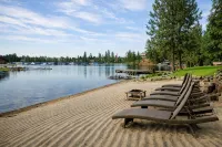 Waterfront Paradise Lodge: Private Dock, Pickleball, Volleyball, Fire Pit Nights - Jacuzzi